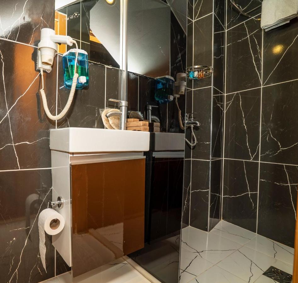 216 Hill Suites Istanbul Bagian luar foto